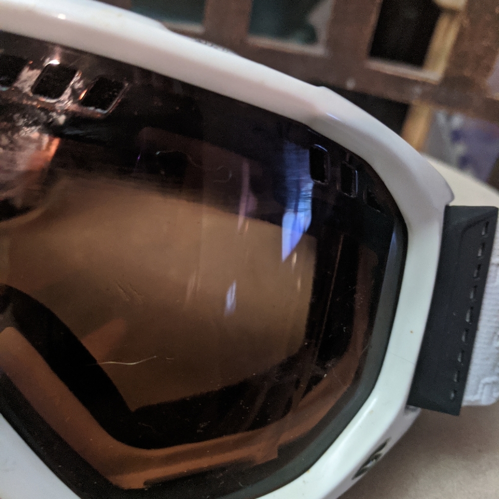Snowboarding goggles - Picture 3 of 5